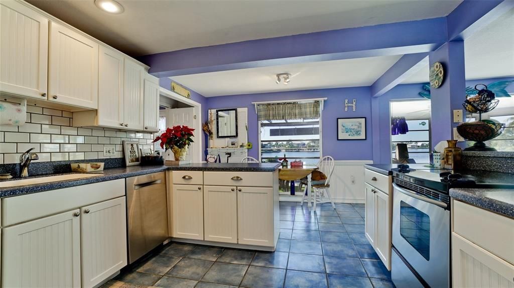 На продажу: $4,500,000 (2 спален, 2 ванн, 1680 Квадратных фут)