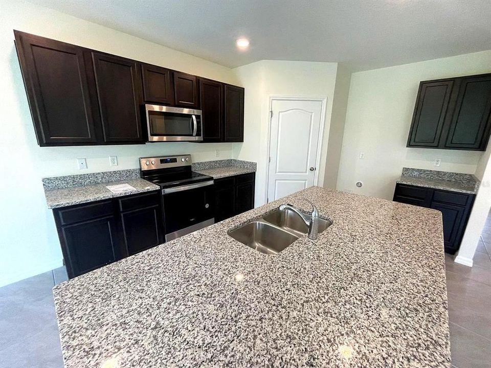 На продажу: $504,900 (5 спален, 3 ванн, 2807 Квадратных фут)