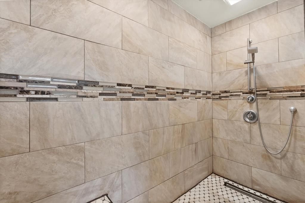 待售: $535,000 (4 贝兹, 2 浴室, 2041 平方英尺)