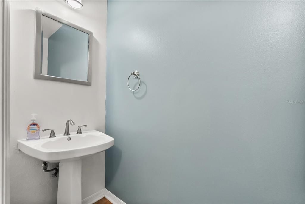 待售: $535,000 (4 贝兹, 2 浴室, 2041 平方英尺)