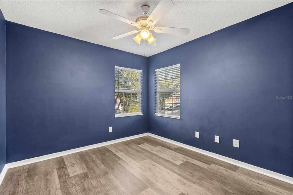 待售: $535,000 (4 贝兹, 2 浴室, 2041 平方英尺)