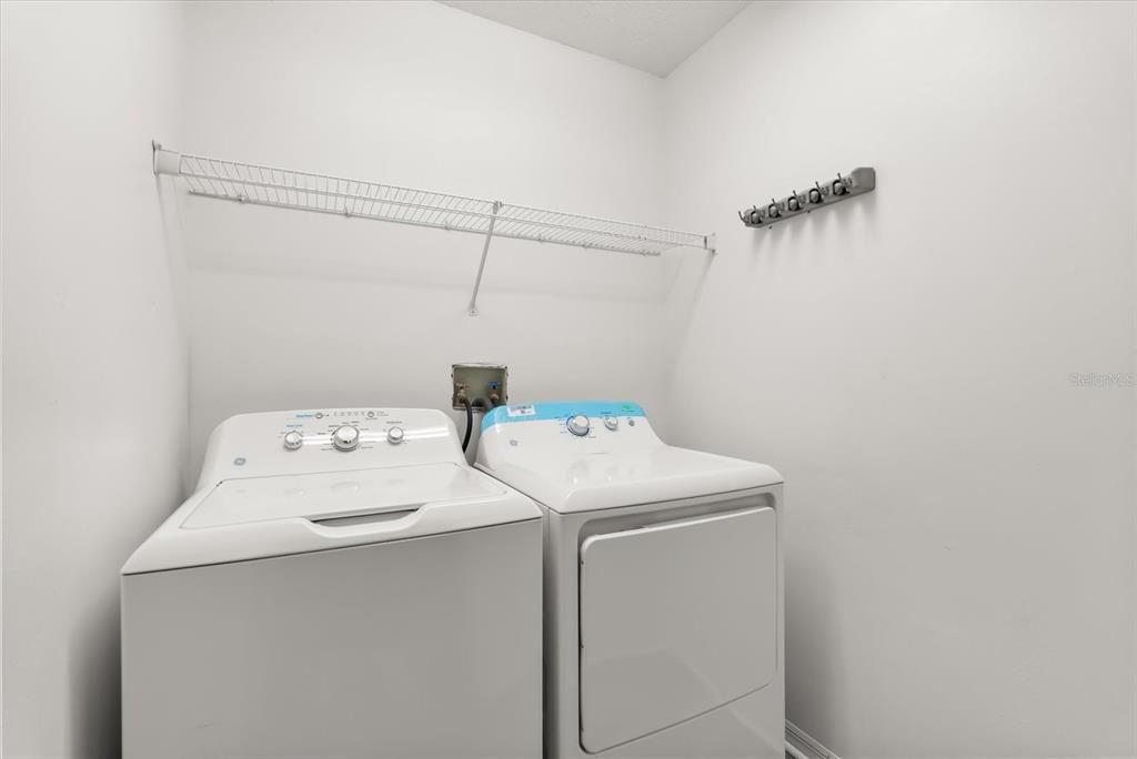 待售: $535,000 (4 贝兹, 2 浴室, 2041 平方英尺)