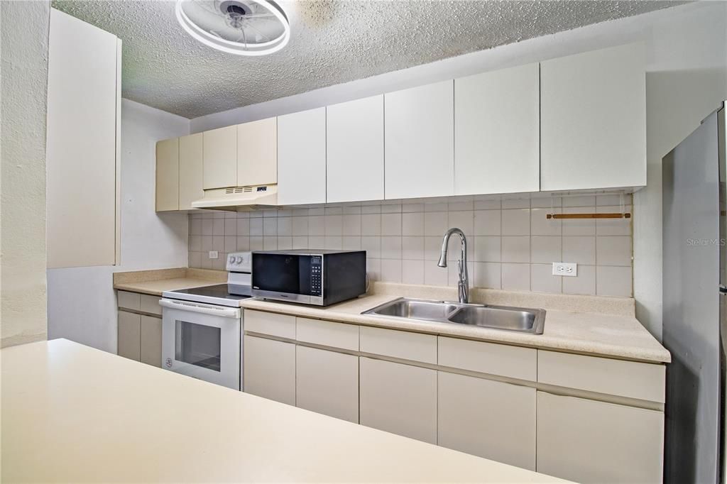 For Sale: $228,000 (3 beds, 2 baths, 1190 Square Feet)