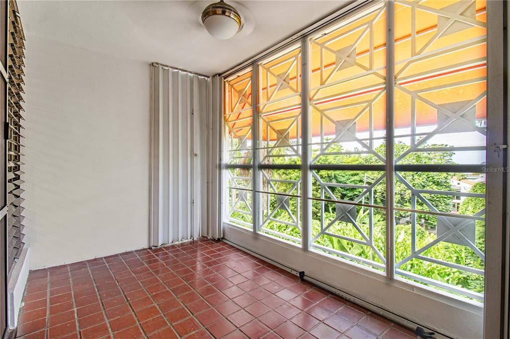 For Sale: $228,000 (3 beds, 2 baths, 1190 Square Feet)