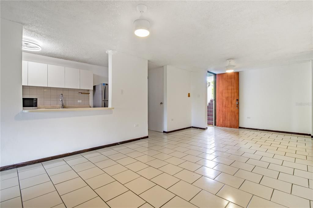 For Sale: $228,000 (3 beds, 2 baths, 1190 Square Feet)
