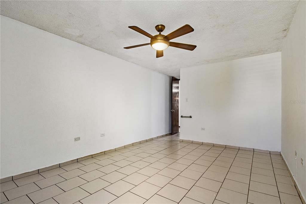 For Sale: $228,000 (3 beds, 2 baths, 1190 Square Feet)