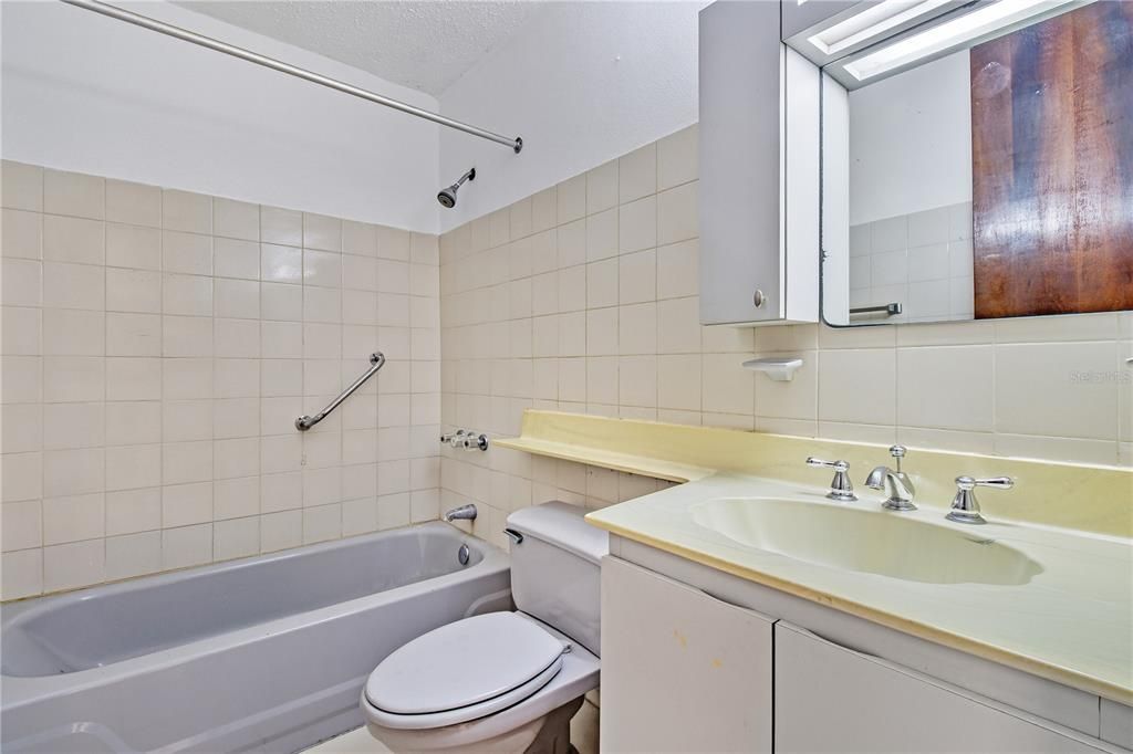 For Sale: $228,000 (3 beds, 2 baths, 1190 Square Feet)