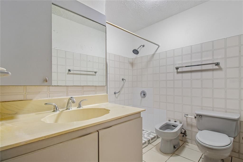 For Sale: $228,000 (3 beds, 2 baths, 1190 Square Feet)