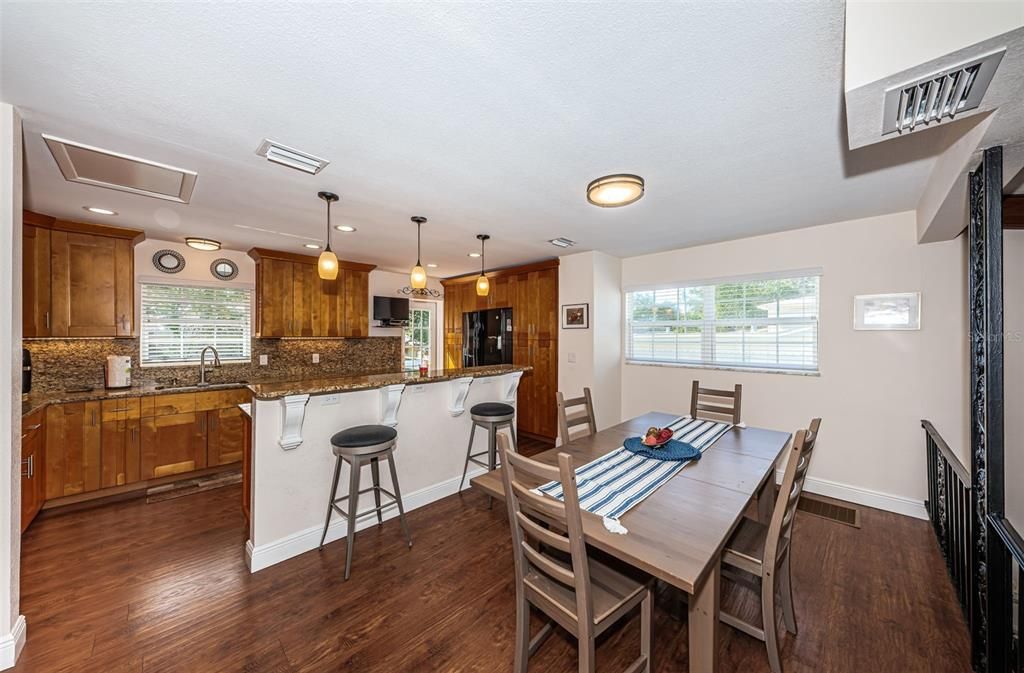 出租: $3,100 (3 贝兹, 2 浴室, 1732 平方英尺)