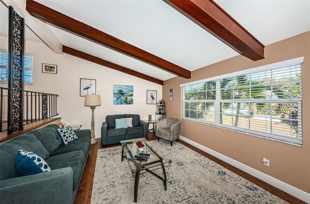 出租: $3,100 (3 贝兹, 2 浴室, 1732 平方英尺)