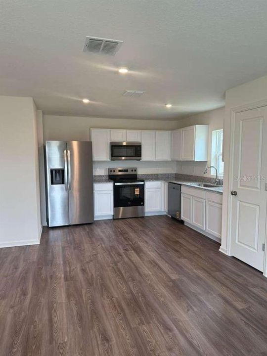 For Rent: $2,000 (3 beds, 2 baths, 1263 Square Feet)