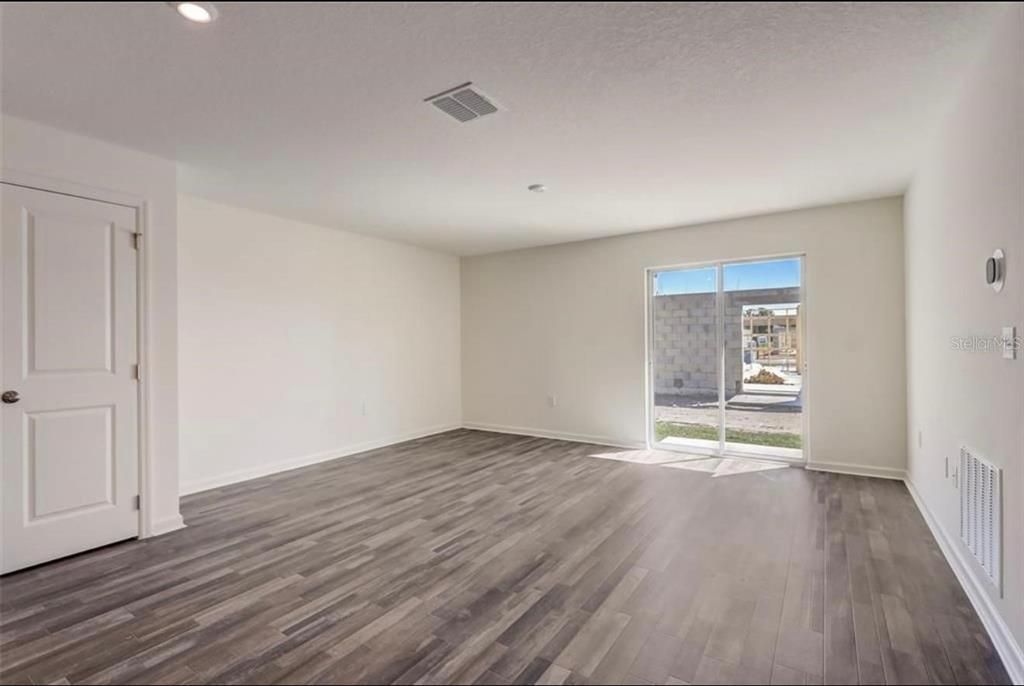 For Rent: $2,000 (3 beds, 2 baths, 1263 Square Feet)