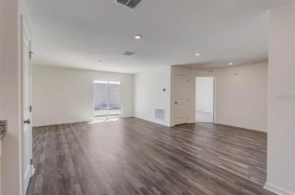 For Rent: $2,000 (3 beds, 2 baths, 1263 Square Feet)