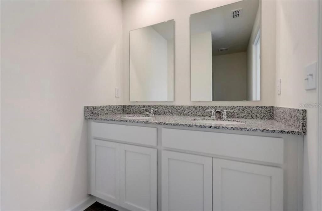 For Rent: $2,000 (3 beds, 2 baths, 1263 Square Feet)