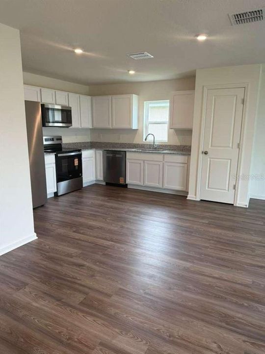 For Rent: $2,000 (3 beds, 2 baths, 1263 Square Feet)