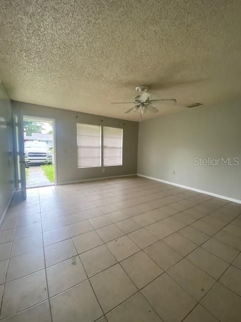 For Rent: $1,275 (2 beds, 1 baths, 778 Square Feet)
