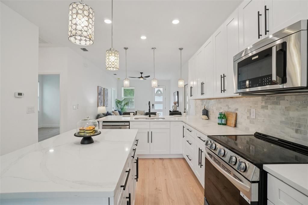 En Venta: $375,000 (4 camas, 2 baños, 1369 Pies cuadrados)