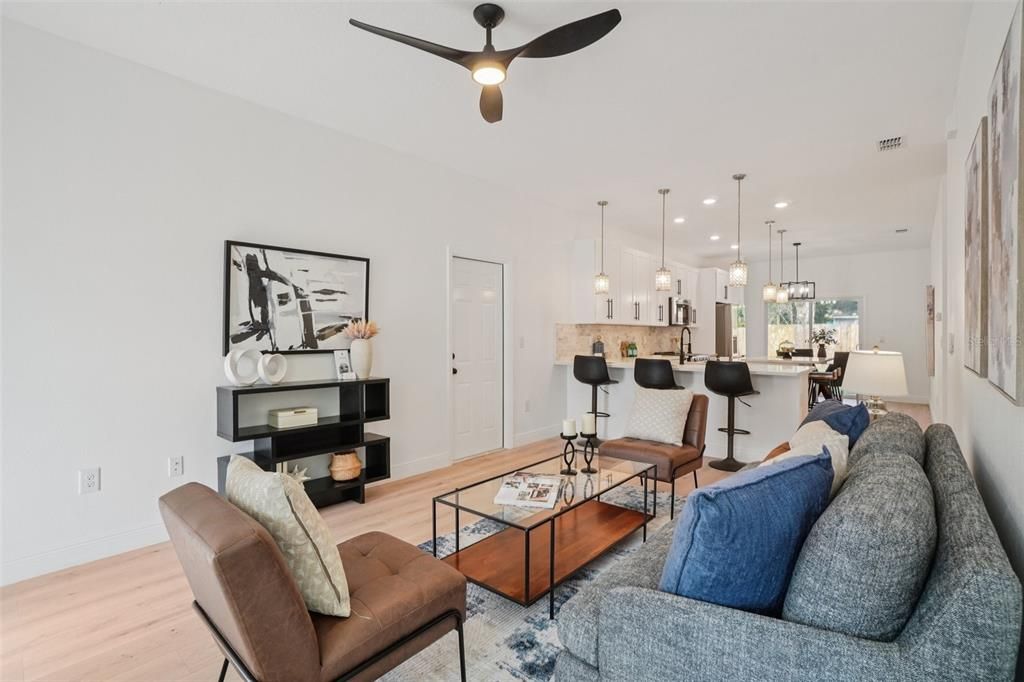 En Venta: $375,000 (4 camas, 2 baños, 1369 Pies cuadrados)