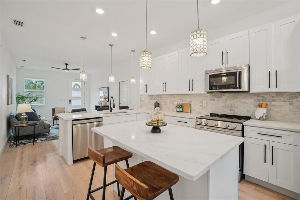 En Venta: $375,000 (4 camas, 2 baños, 1369 Pies cuadrados)