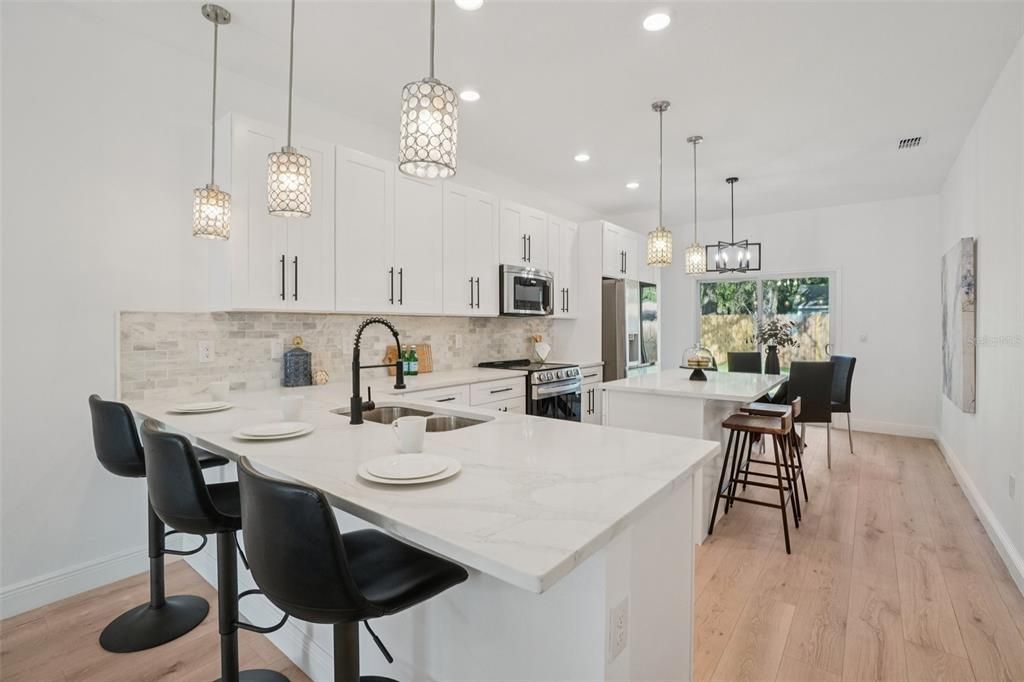 En Venta: $375,000 (4 camas, 2 baños, 1369 Pies cuadrados)