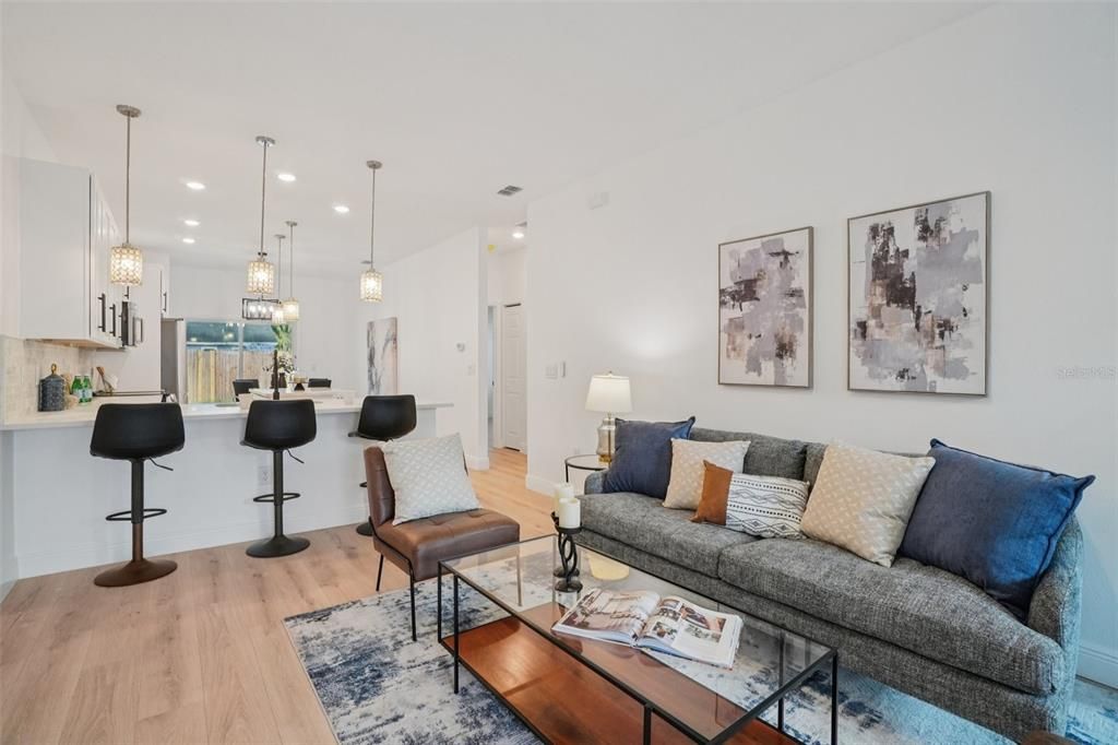 En Venta: $375,000 (4 camas, 2 baños, 1369 Pies cuadrados)