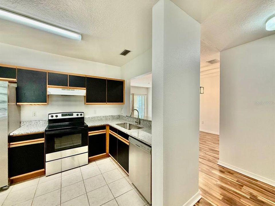 For Rent: $1,700 (3 beds, 2 baths, 1151 Square Feet)