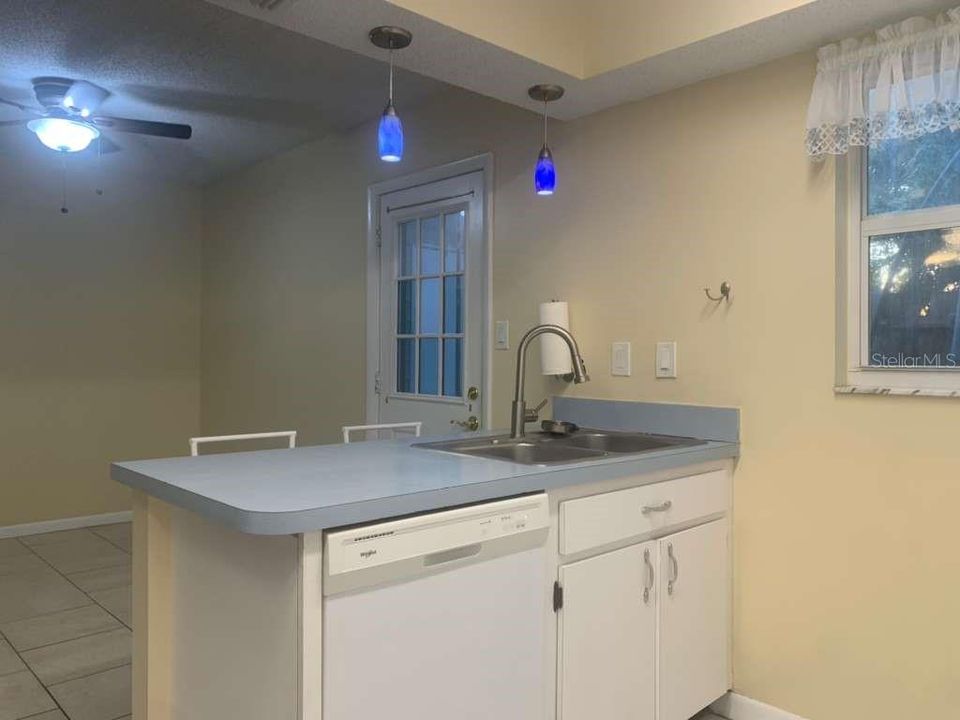 В аренду: $2,290 (3 спален, 2 ванн, 1275 Квадратных фут)