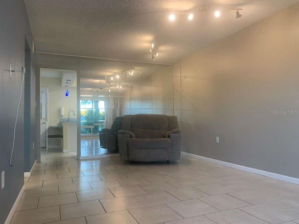 В аренду: $2,290 (3 спален, 2 ванн, 1275 Квадратных фут)