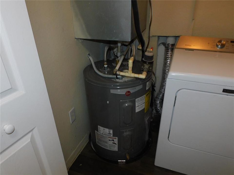 For Sale: $189,000 (3 beds, 2 baths, 1260 Square Feet)