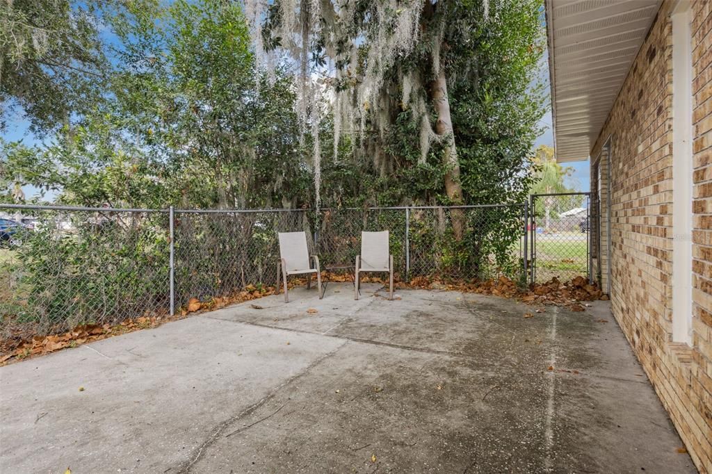 待售: $300,000 (3 贝兹, 2 浴室, 1611 平方英尺)