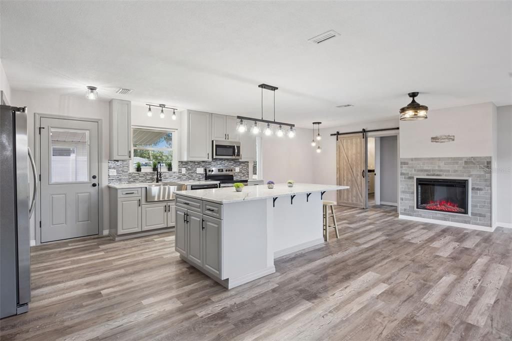 待售: $300,000 (3 贝兹, 2 浴室, 1611 平方英尺)