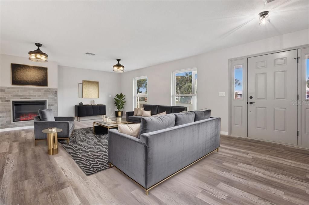 待售: $300,000 (3 贝兹, 2 浴室, 1611 平方英尺)