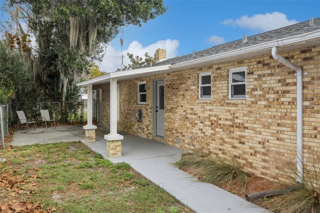 待售: $300,000 (3 贝兹, 2 浴室, 1611 平方英尺)