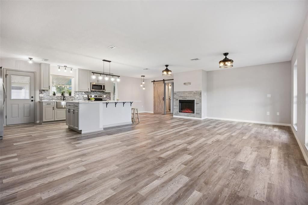 待售: $300,000 (3 贝兹, 2 浴室, 1611 平方英尺)