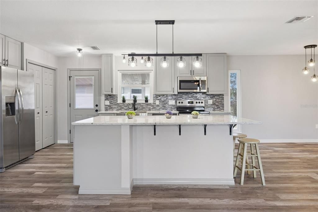 待售: $300,000 (3 贝兹, 2 浴室, 1611 平方英尺)