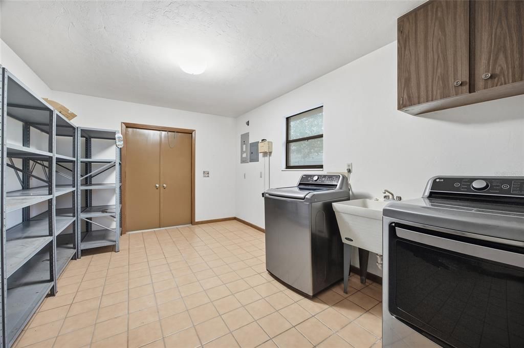 For Sale: $445,000 (2 beds, 2 baths, 1802 Square Feet)