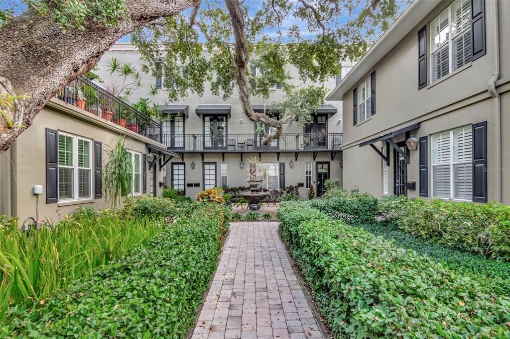 En Venta: $849,000 (3 camas, 3 baños, 2527 Pies cuadrados)