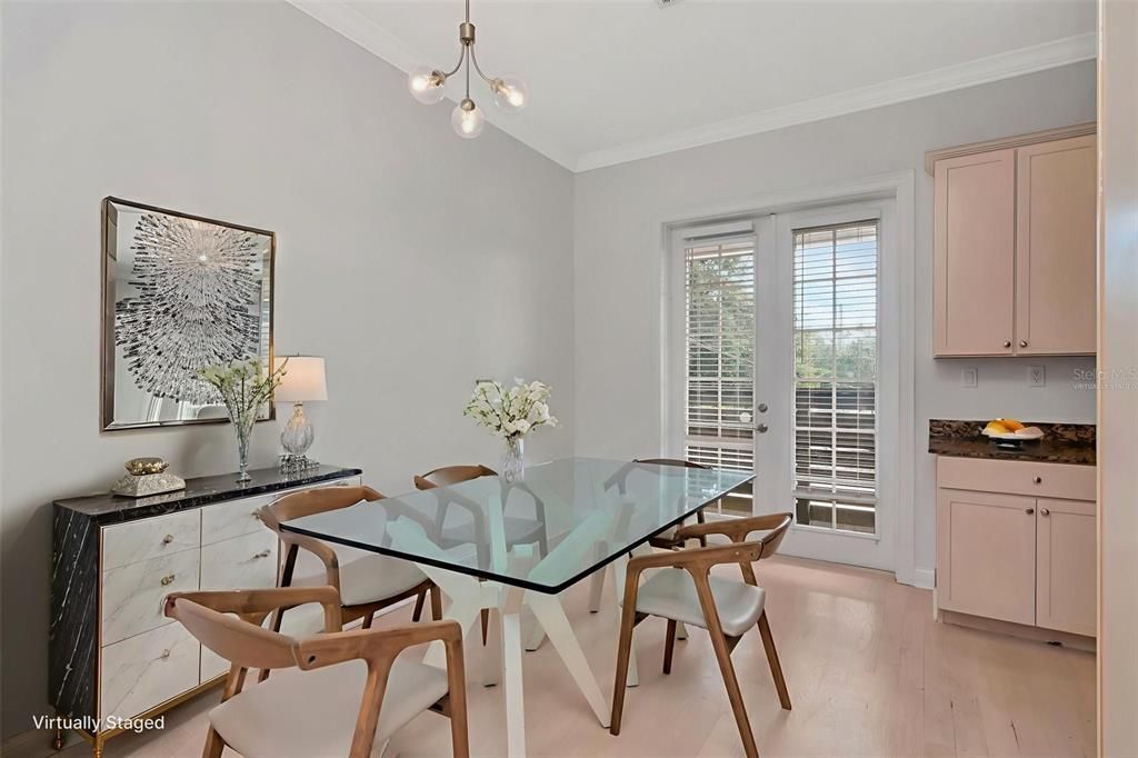 En Venta: $849,000 (3 camas, 3 baños, 2527 Pies cuadrados)