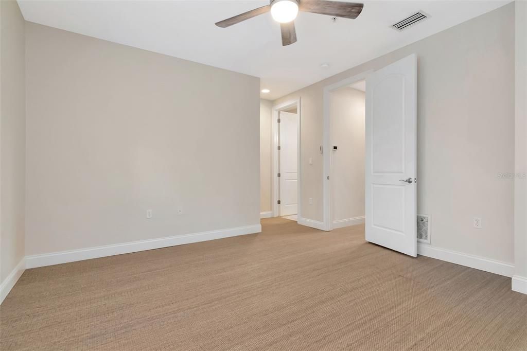 En Venta: $849,000 (3 camas, 3 baños, 2527 Pies cuadrados)