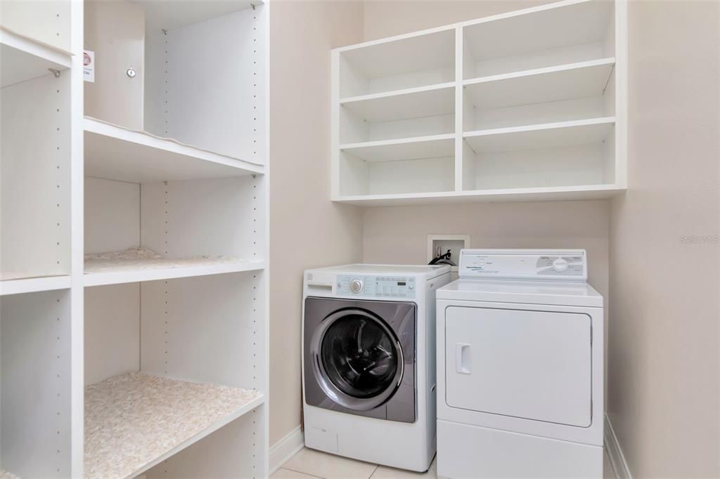 En Venta: $849,000 (3 camas, 3 baños, 2527 Pies cuadrados)