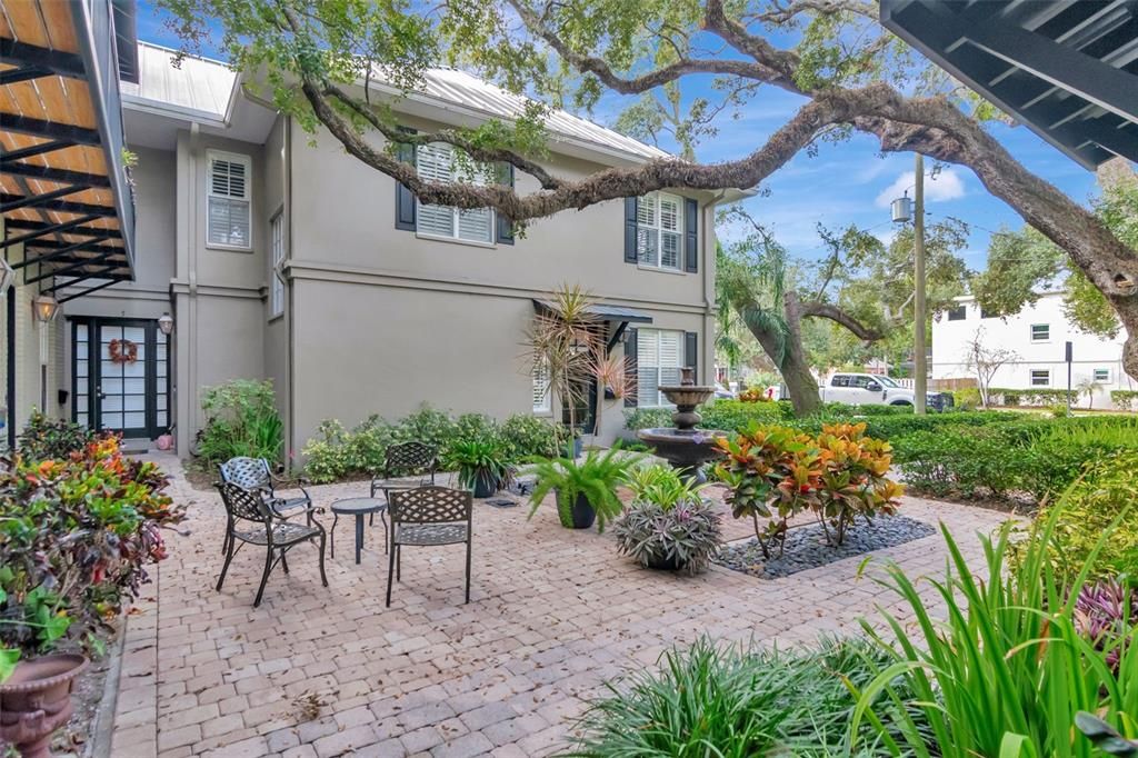 En Venta: $849,000 (3 camas, 3 baños, 2527 Pies cuadrados)