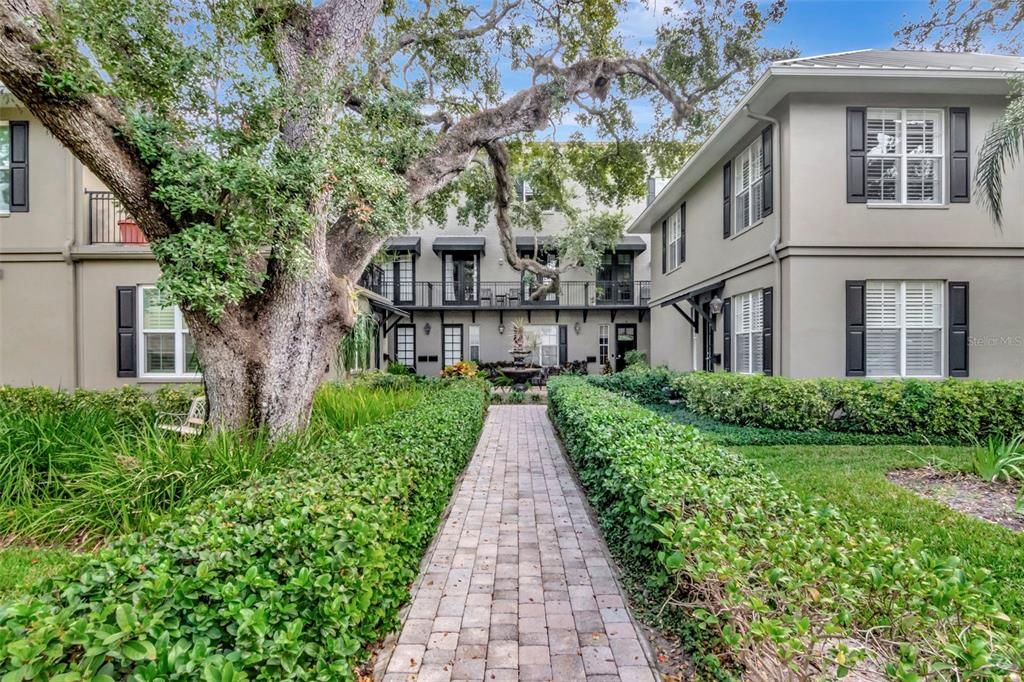 En Venta: $849,000 (3 camas, 3 baños, 2527 Pies cuadrados)