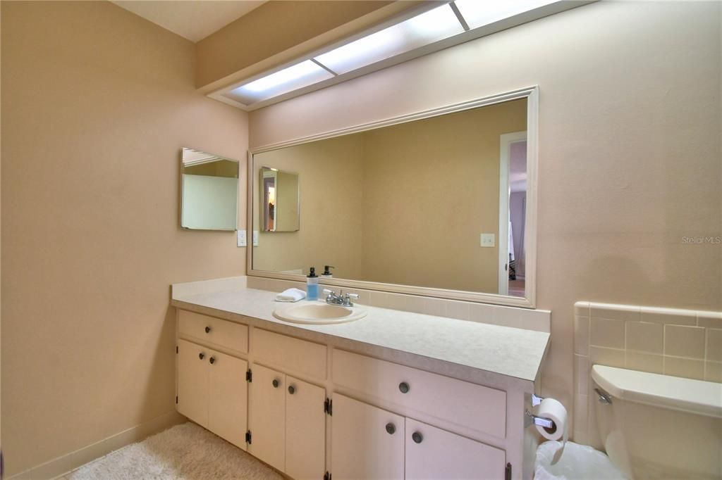 For Sale: $299,999 (2 beds, 2 baths, 1293 Square Feet)