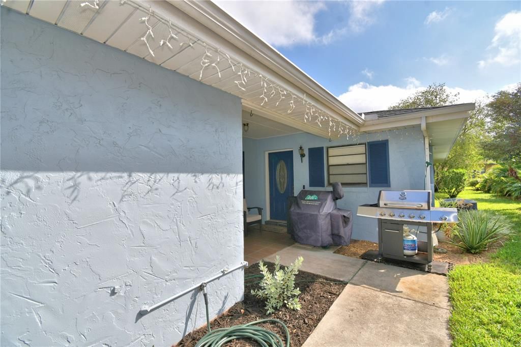 For Sale: $299,999 (2 beds, 2 baths, 1293 Square Feet)