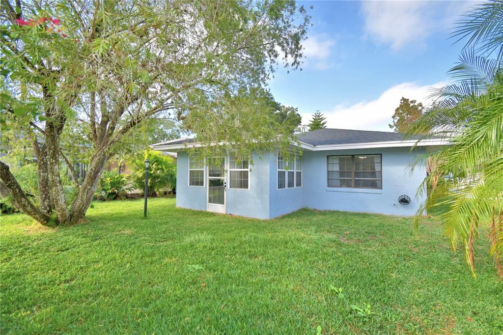 For Sale: $299,999 (2 beds, 2 baths, 1293 Square Feet)