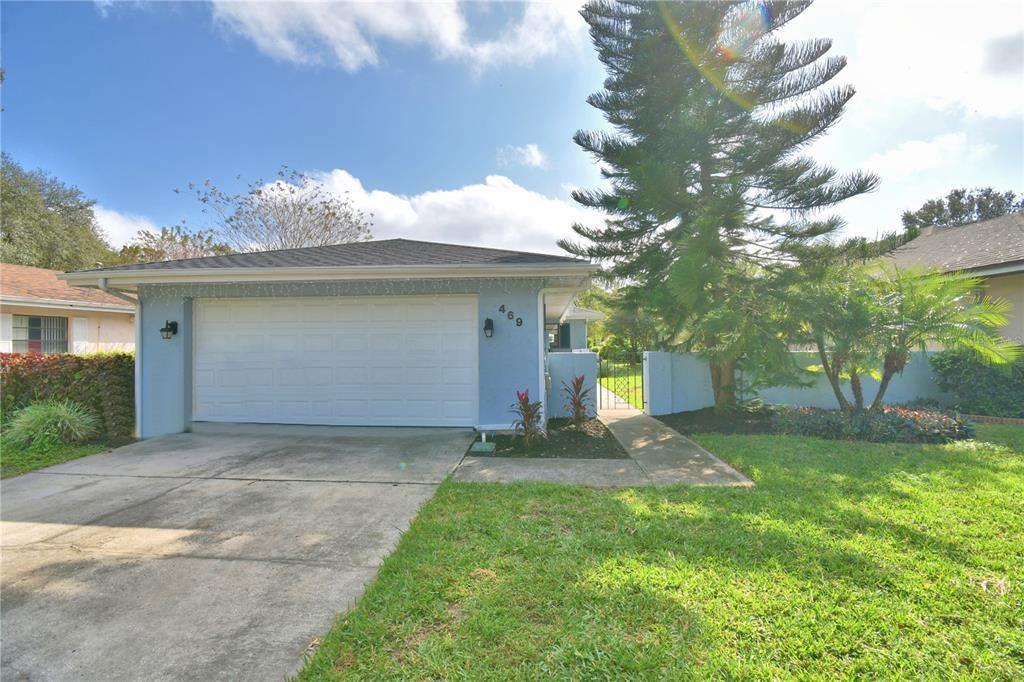 For Sale: $299,999 (2 beds, 2 baths, 1293 Square Feet)