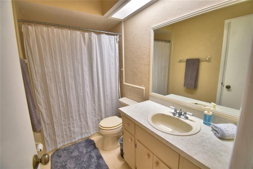 For Sale: $299,999 (2 beds, 2 baths, 1293 Square Feet)