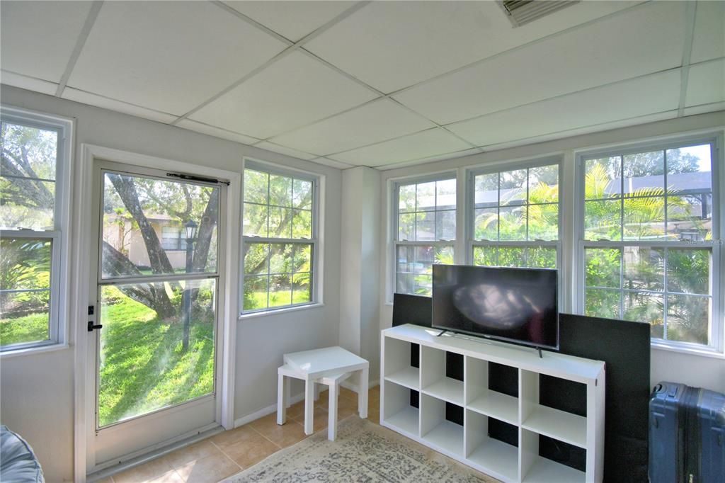 For Sale: $299,999 (2 beds, 2 baths, 1293 Square Feet)