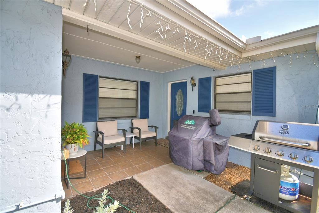 For Sale: $299,999 (2 beds, 2 baths, 1293 Square Feet)