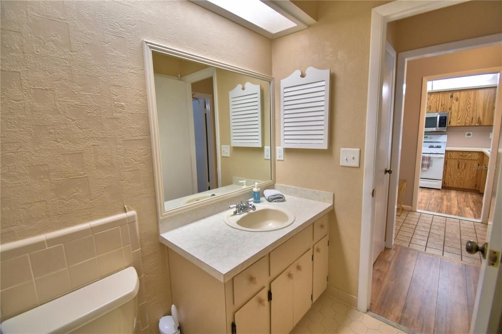 For Sale: $299,999 (2 beds, 2 baths, 1293 Square Feet)